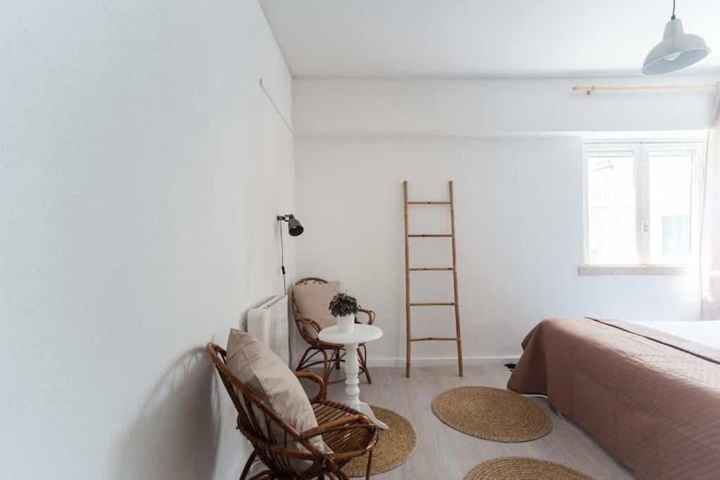 Lisbon Waves Surf Lodge Almada Bagian luar foto