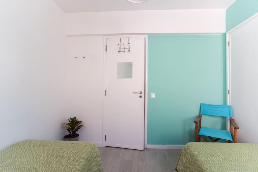 Lisbon Waves Surf Lodge Almada Bagian luar foto