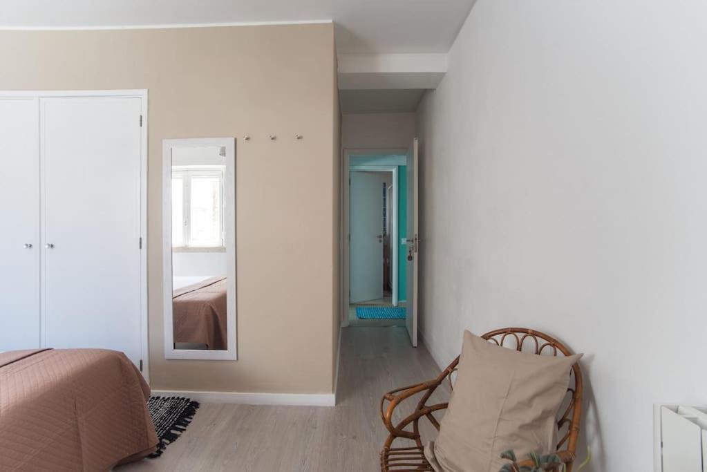 Lisbon Waves Surf Lodge Almada Bagian luar foto