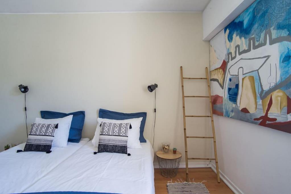 Lisbon Waves Surf Lodge Almada Bagian luar foto