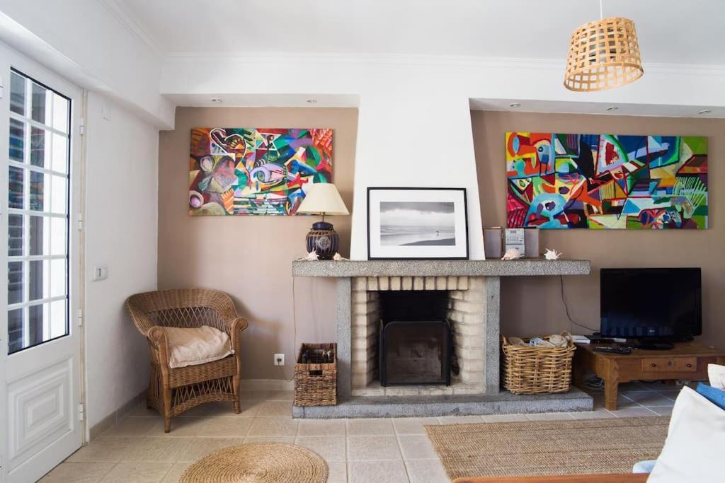 Lisbon Waves Surf Lodge Almada Bagian luar foto