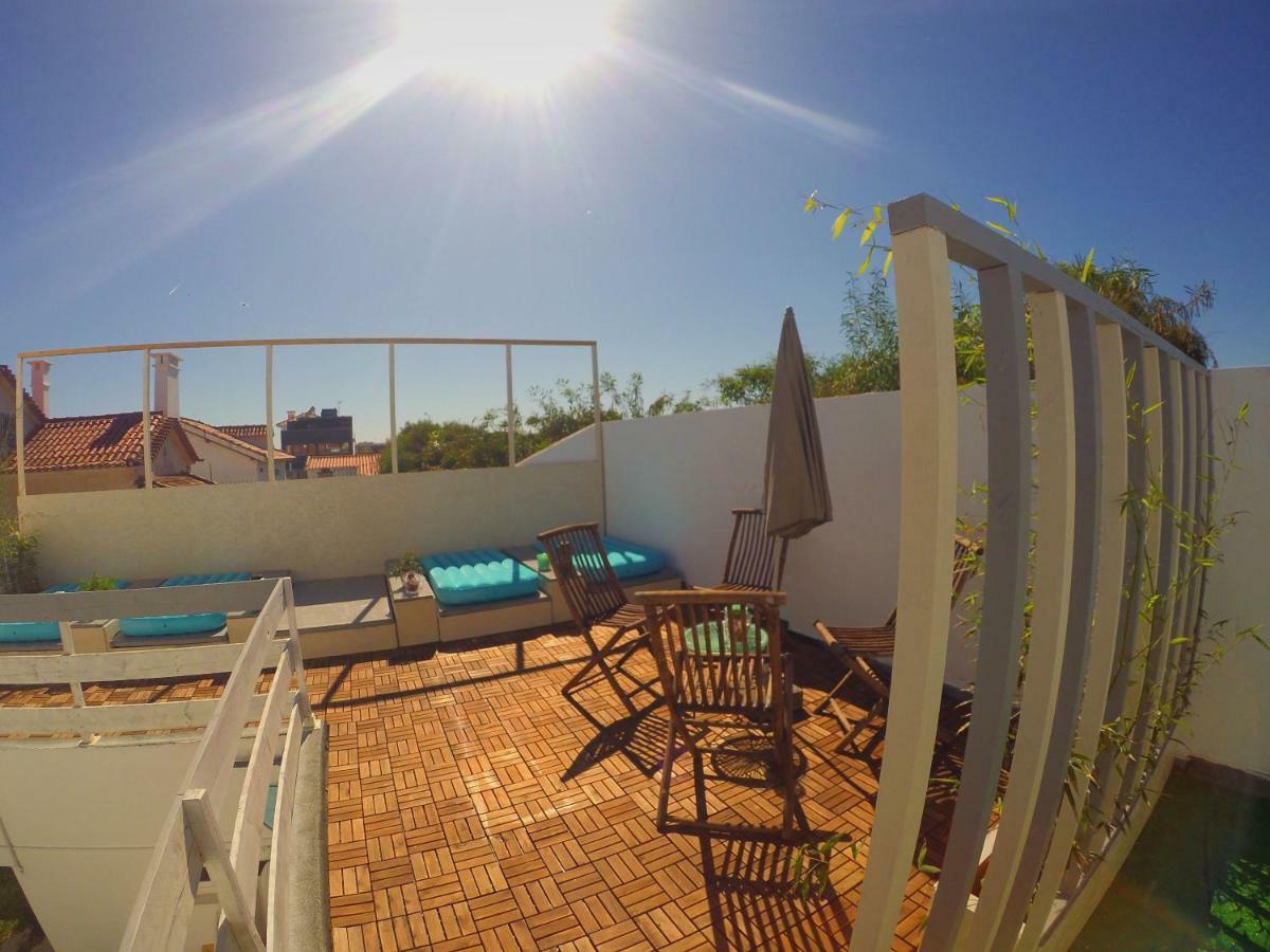 Lisbon Waves Surf Lodge Almada Bagian luar foto