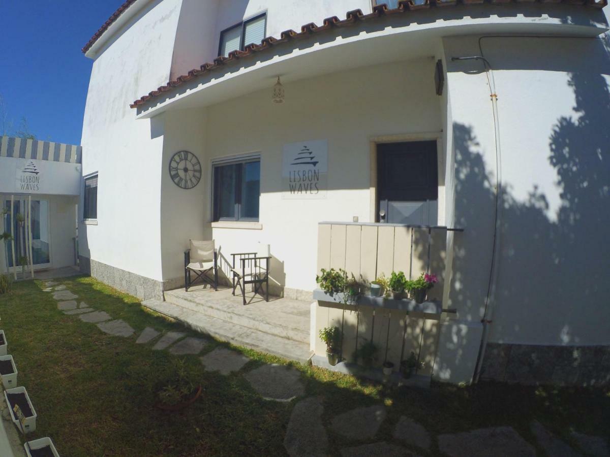 Lisbon Waves Surf Lodge Almada Bagian luar foto