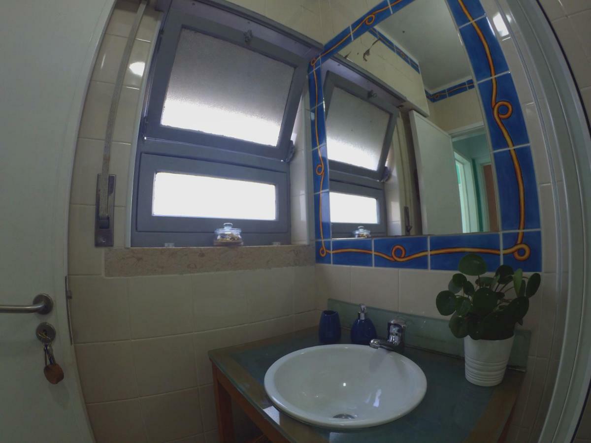 Lisbon Waves Surf Lodge Almada Bagian luar foto